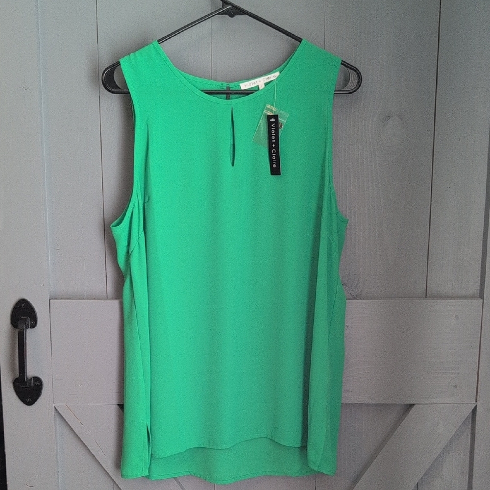 Beautiful Green Violet + Claire Flowy Tank